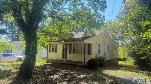 105 Eanes St, Martinsville, VA 24112