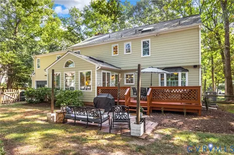 Exterior - 2420 Olde Stone Rd, Midlothian, VA 23113 photo 2 of 11