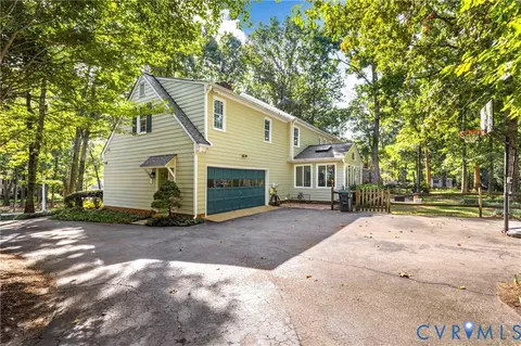 Exterior - 2420 Olde Stone Rd, Midlothian, VA 23113 photo 8 of 11