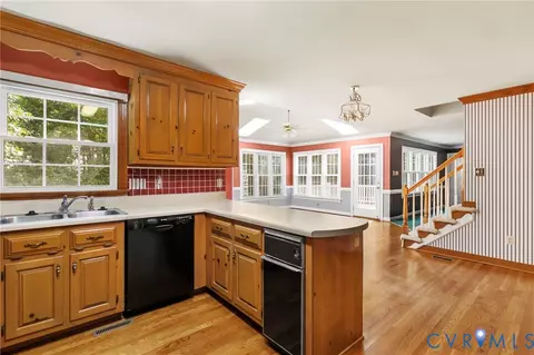 Kitchen - 5800 Maple Brook Dr, Midlothian, VA 23112 photo 4 of 5
