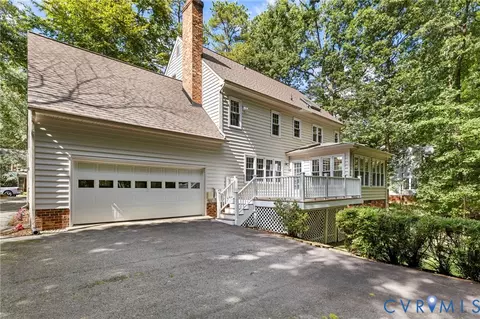 Exterior - 5800 Maple Brook Dr, Midlothian, VA 23112 photo 7 of 10