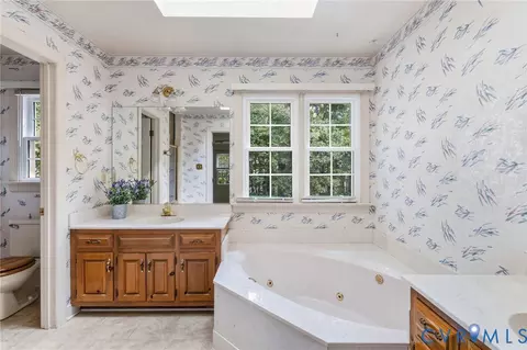 Bath - 5800 Maple Brook Dr, Midlothian, VA 23112 photo 2 of 7