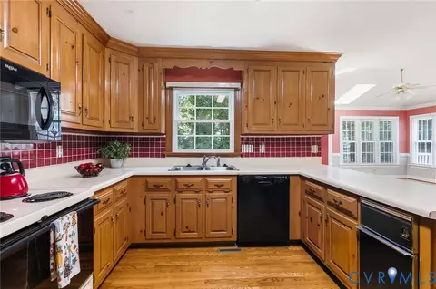Kitchen - 5800 Maple Brook Dr, Midlothian, VA 23112 photo 5 of 5