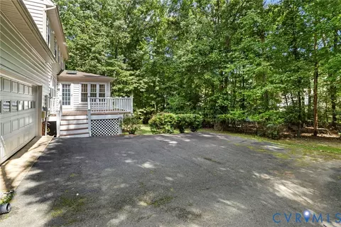 Exterior - 5800 Maple Brook Dr, Midlothian, VA 23112 photo 8 of 10