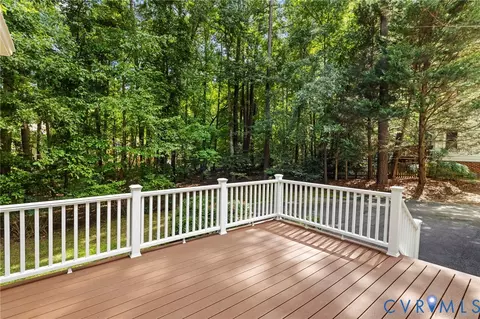 Exterior - 5800 Maple Brook Dr, Midlothian, VA 23112 photo 4 of 10
