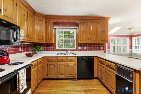 Kitchen - 5800 Maple Brook Dr, Midlothian, VA 23112 photo 3 of 5