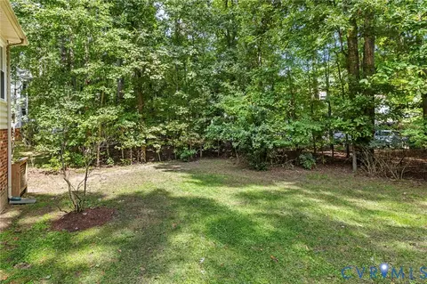 Exterior - 5800 Maple Brook Dr, Midlothian, VA 23112 photo 6 of 10