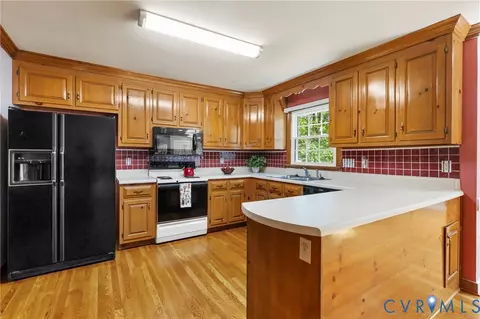 Kitchen - 5800 Maple Brook Dr, Midlothian, VA 23112 photo 2 of 5