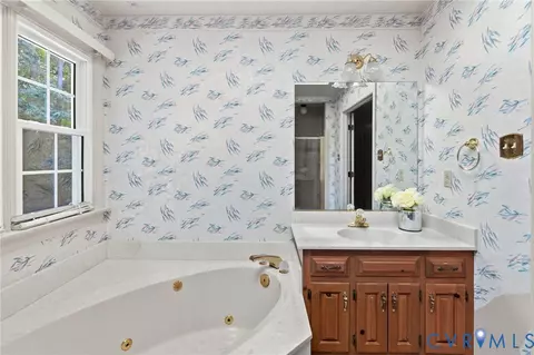 Bath - 5800 Maple Brook Dr, Midlothian, VA 23112 photo 4 of 7