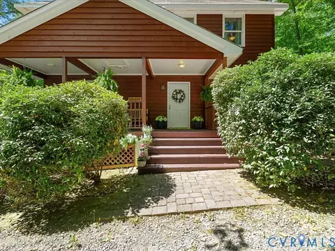 Exterior - 2556 Ridge Rd, Powhatan, VA 23139 photo 2 of 13