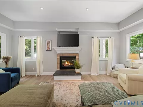 Living - 2556 Ridge Rd, Powhatan, VA 23139 photo 3 of 5