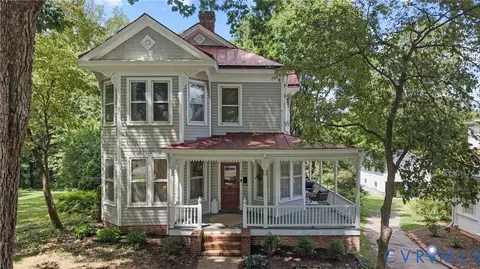 706 High St, Farmville, VA 23901