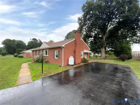 8337 Burnside Dr, Mechanicsville, VA 23116