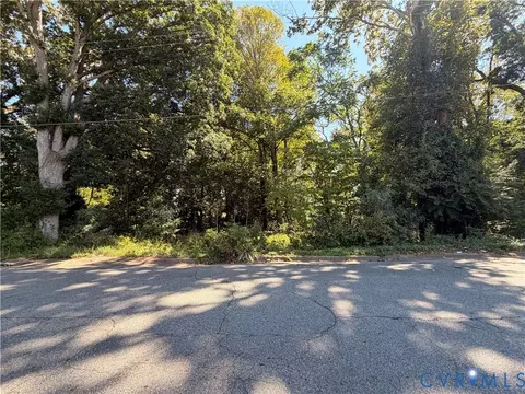 1213 Roundabout Rd, Martinsville, VA 24112
