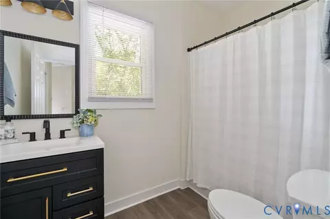 Bath - 22 E 31st St, Richmond, VA 23224 photo 2 of 2
