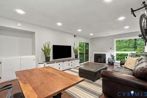 10382 Iron Mill Rd, North Chesterfield, VA 23235