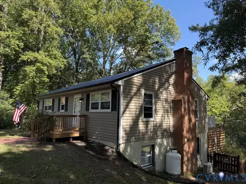 802 Bizzarre St, Farmville, VA 23901