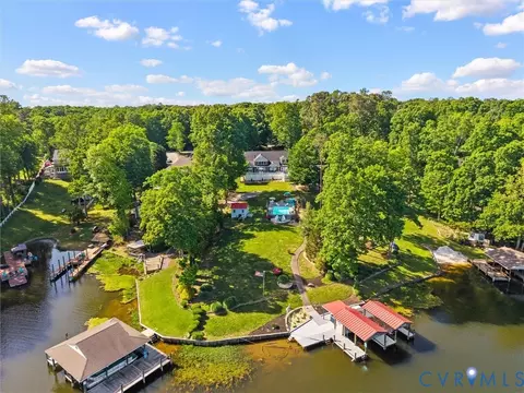 20149 Oak River Ct, South Chesterfield, VA 23803