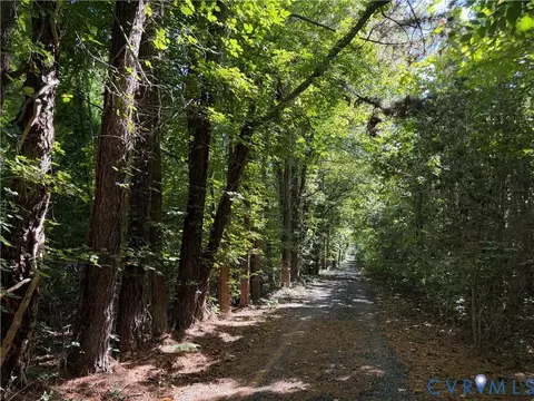 300 Skipper Ln, Yorktown, VA 23693