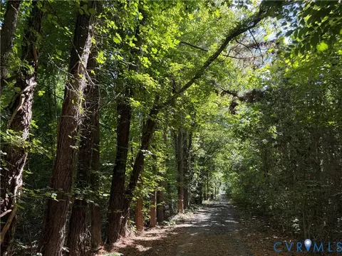 320 Skipper Ln, Yorktown, VA 23693