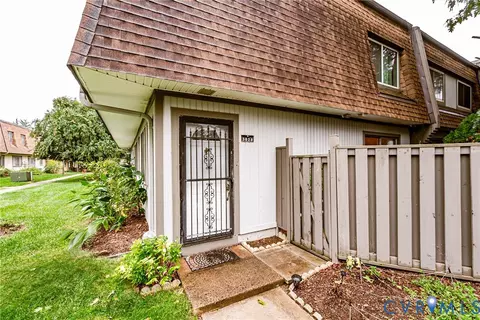3828 Burlingame Pl #B, Alexandria, VA 22309