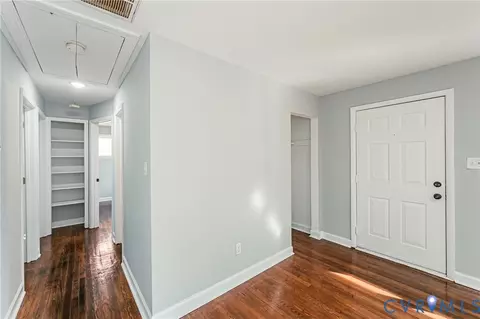 Entry Way - 2103 Warwick Ave, Richmond, VA 23224 photo 4 of 6