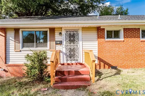 Exterior - 2103 Warwick Ave, Richmond, VA 23224 photo 2 of 4