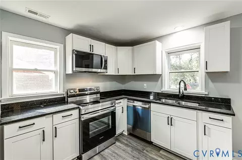 Kitchen - 2103 Warwick Ave, Richmond, VA 23224 photo 3 of 7