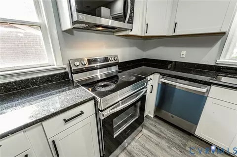 Kitchen - 2103 Warwick Ave, Richmond, VA 23224 photo 6 of 7