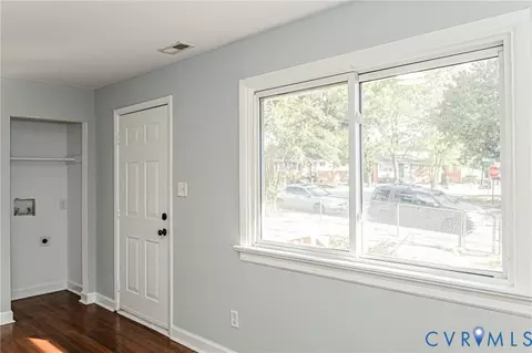 Entry Way - 2103 Warwick Ave, Richmond, VA 23224 photo 2 of 6