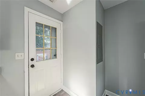 Entry Way - 2103 Warwick Ave, Richmond, VA 23224 photo 6 of 6
