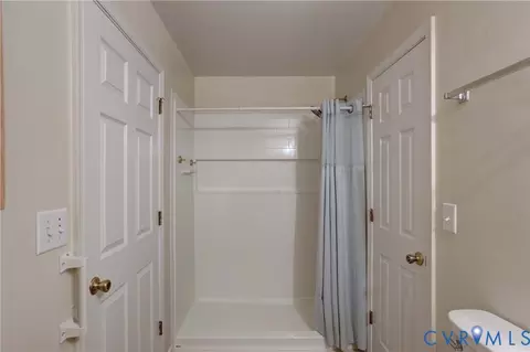 Bath - 1202 Westgate Cir, Williamsburg, VA 23185 photo 2 of 3