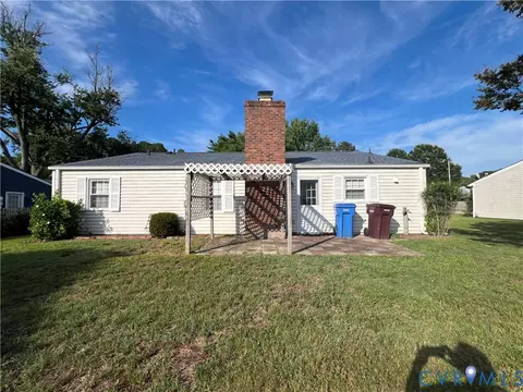 Exterior - 2112 Paramont Ave, Chesapeake, VA 23320 photo 9 of 11
