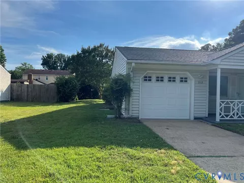 Exterior - 2112 Paramont Ave, Chesapeake, VA 23320 photo 3 of 11