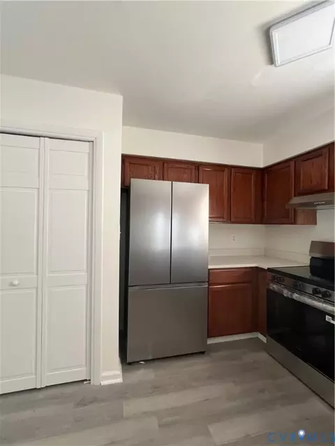 Kitchen - 2112 Paramont Ave, Chesapeake, VA 23320 photo 2 of 3
