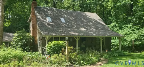 2401 Dorothea Ln, Maidens, VA 23102