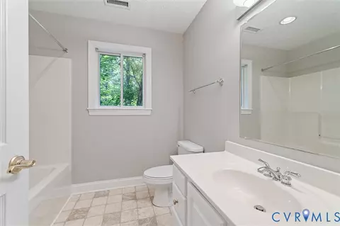 Bath - 7 Loving Ter, Palmyra, VA 22963 photo 4 of 5