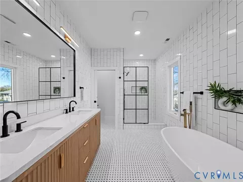 Bath - 2202 3rd Ave, Richmond, VA 23222 photo 2 of 10