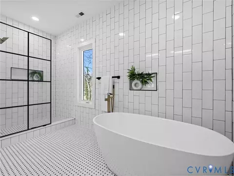 Bath - 2202 3rd Ave, Richmond, VA 23222 photo 7 of 10