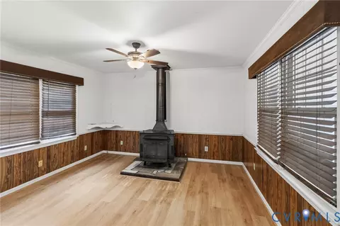 Living - 7847 Beaver Dr, Gloucester, VA 23061 photo 4 of 5