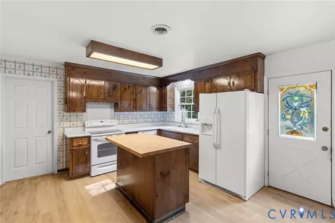 Kitchen - 7847 Beaver Dr, Gloucester, VA 23061 photo 2 of 2