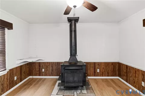 Living - 7847 Beaver Dr, Gloucester, VA 23061 photo 5 of 5