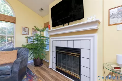 Living - 1454 Tannery Cir, Midlothian, VA 23113 photo 2 of 3