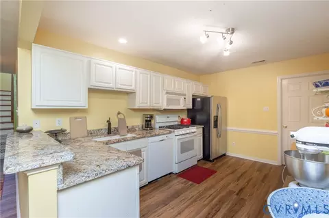 Kitchen - 1454 Tannery Cir, Midlothian, VA 23113 photo 2 of 3
