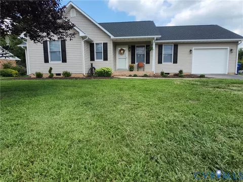 502 3rd St, Grottoes, VA 24441