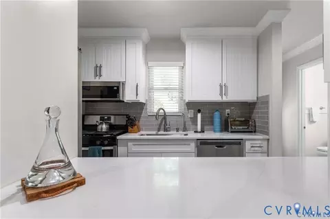 Kitchen - 11810 N Briar Patch Dr, Midlothian, VA 23113 photo 4 of 4