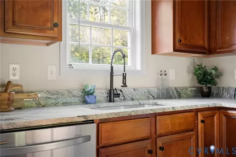 Kitchen - 16409 Courthouse Rd, Dinwiddie, VA 23841 photo 2 of 5