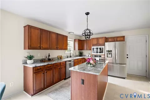 Kitchen - 16409 Courthouse Rd, Dinwiddie, VA 23841 photo 4 of 5