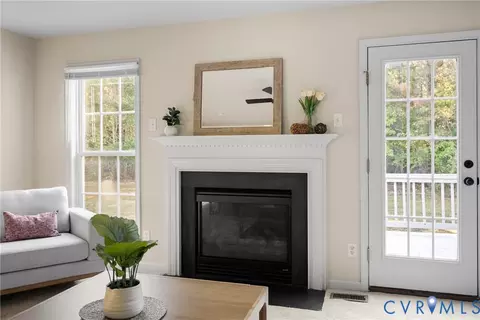 Entry Way - 16409 Courthouse Rd, Dinwiddie, VA 23841 photo 3 of 4