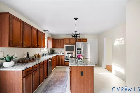 Kitchen - 16409 Courthouse Rd, Dinwiddie, VA 23841 photo 3 of 5